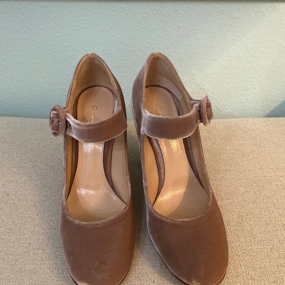 Pink suede practically new closed toe shoes